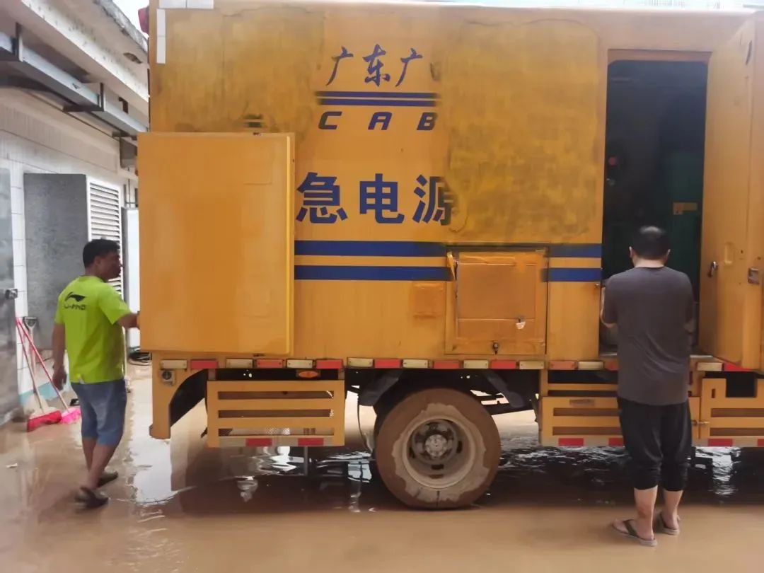 跨区驰援，，，，与时间赛跑——怀集利国娱乐国际老牌w66中心机房恢复供电-利国娱乐国际老牌w66官方网站—利国娱乐国际老牌w66